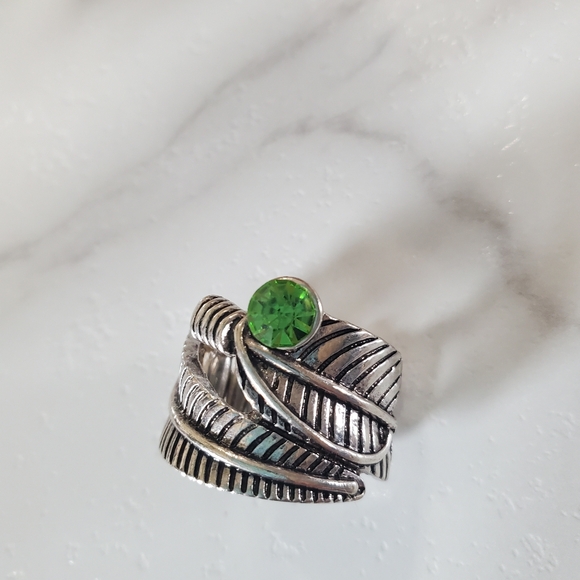 Silver Tone Stretch Ring with Green Stone 💥3 for $24💥 - Picture 5 of 15